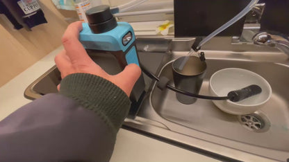 【業界最新&手動ボンプ付き】Greeshow 携帯浄水器 アウトドア 浄水器 電動浄水器 日本正規品 ソーラー充電可能 濾過器 飲み水 災害 防災士推奨 サバイバル浄水器 スマホ充電機能 高輝度LEDライト付き SOSモード 緊急停電対策 防災グッズ キャンプ/登山/地震/防災用 軽量・コンパクト PSE認証済み GS-2809